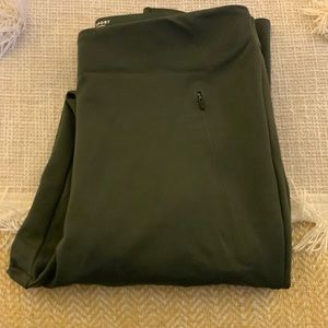 Banana Republic BR Sport Dress Pants with Kick Ankle Hem